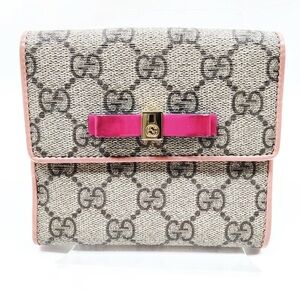 Gucci GG Supreme Pink Wallet